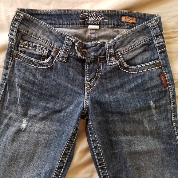 Silver Tuesday Distressed Blue Jean Capri Pants - Picture 7 of 13
